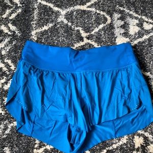 Size 6 lulu lemon women’s shorts